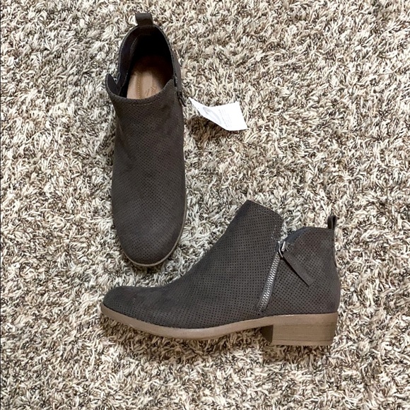 Universal Thread Shoes - Ankle Booties